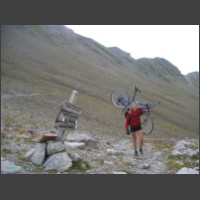 Faby arrive au col de Serenne